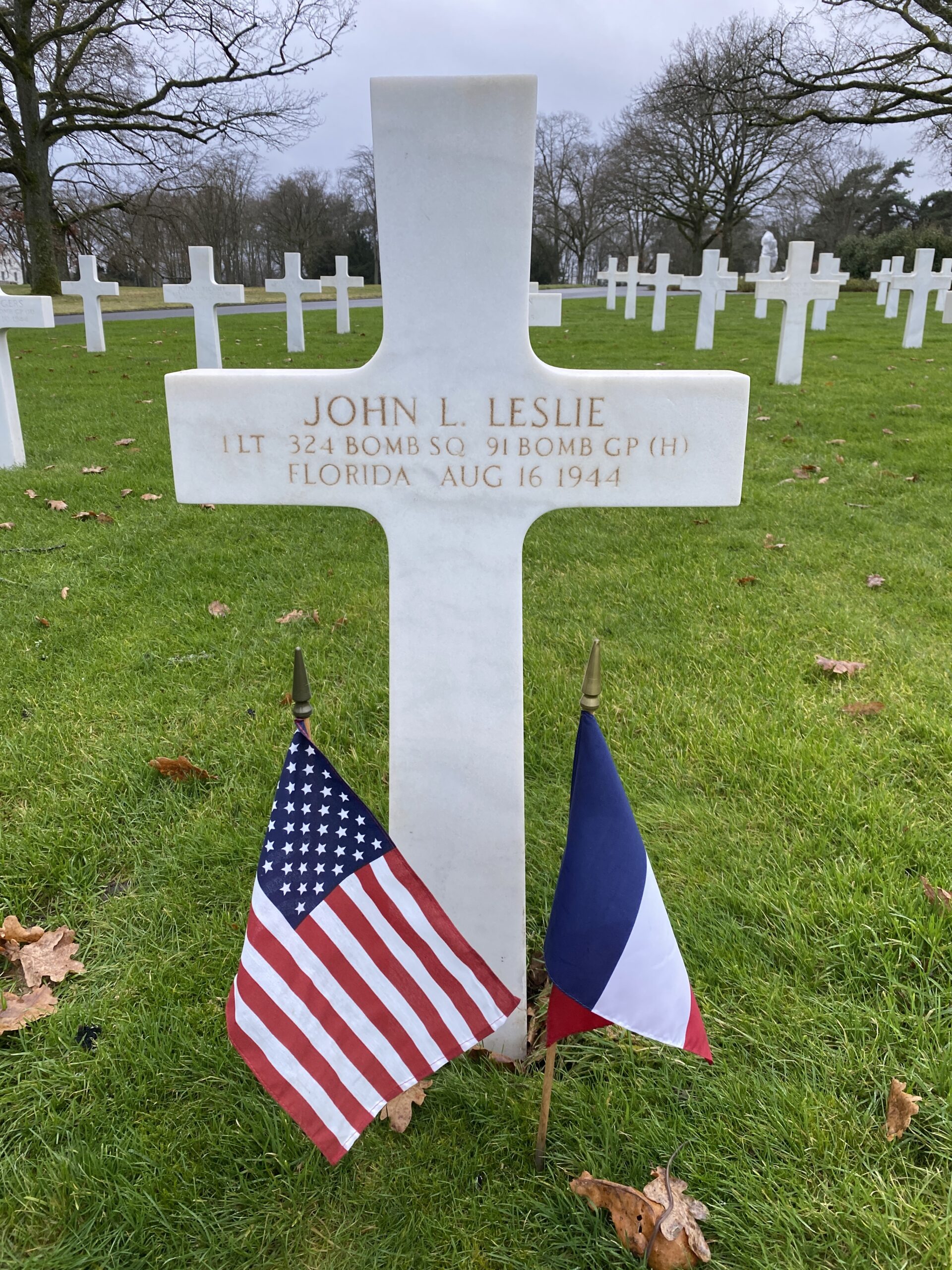 Leslie John L grave