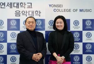 Yoon Joo Hwang with Chelwoong Lee