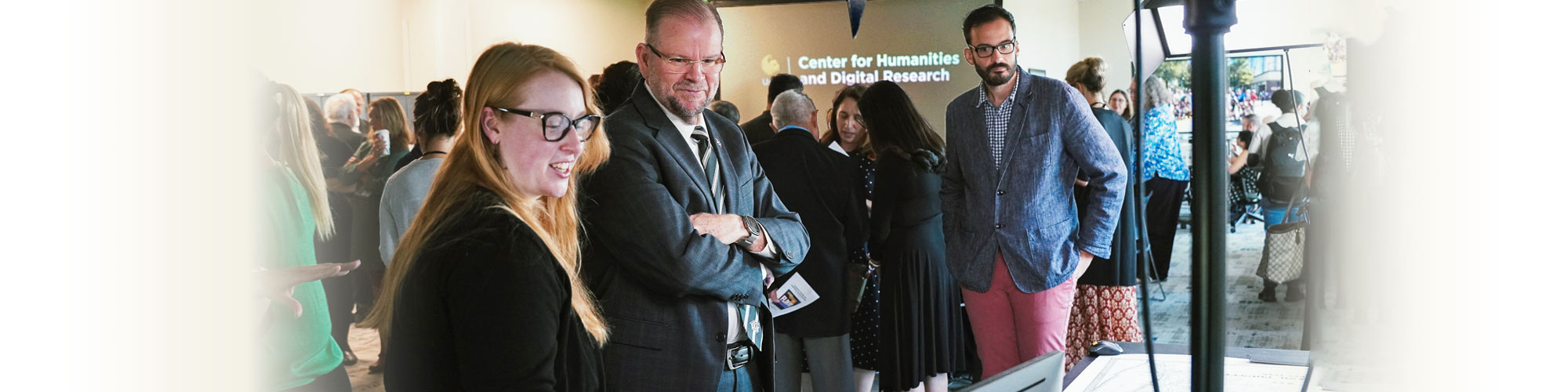 Graduate student and UCF President Cartwright look at workstation