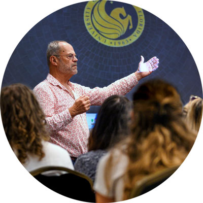 Joe Rohde speaks to students