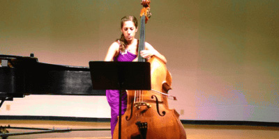 Jenna Vincitore plays bass during recital