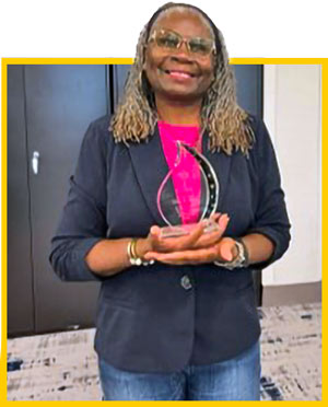 Tina Hunter holds service award